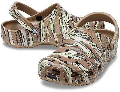 dansko 迷彩柄 クロッグサンダル37シックでどんな装いにも合います Amazon | クロックス サンダル 迷彩柄 クラシック プリンテッド